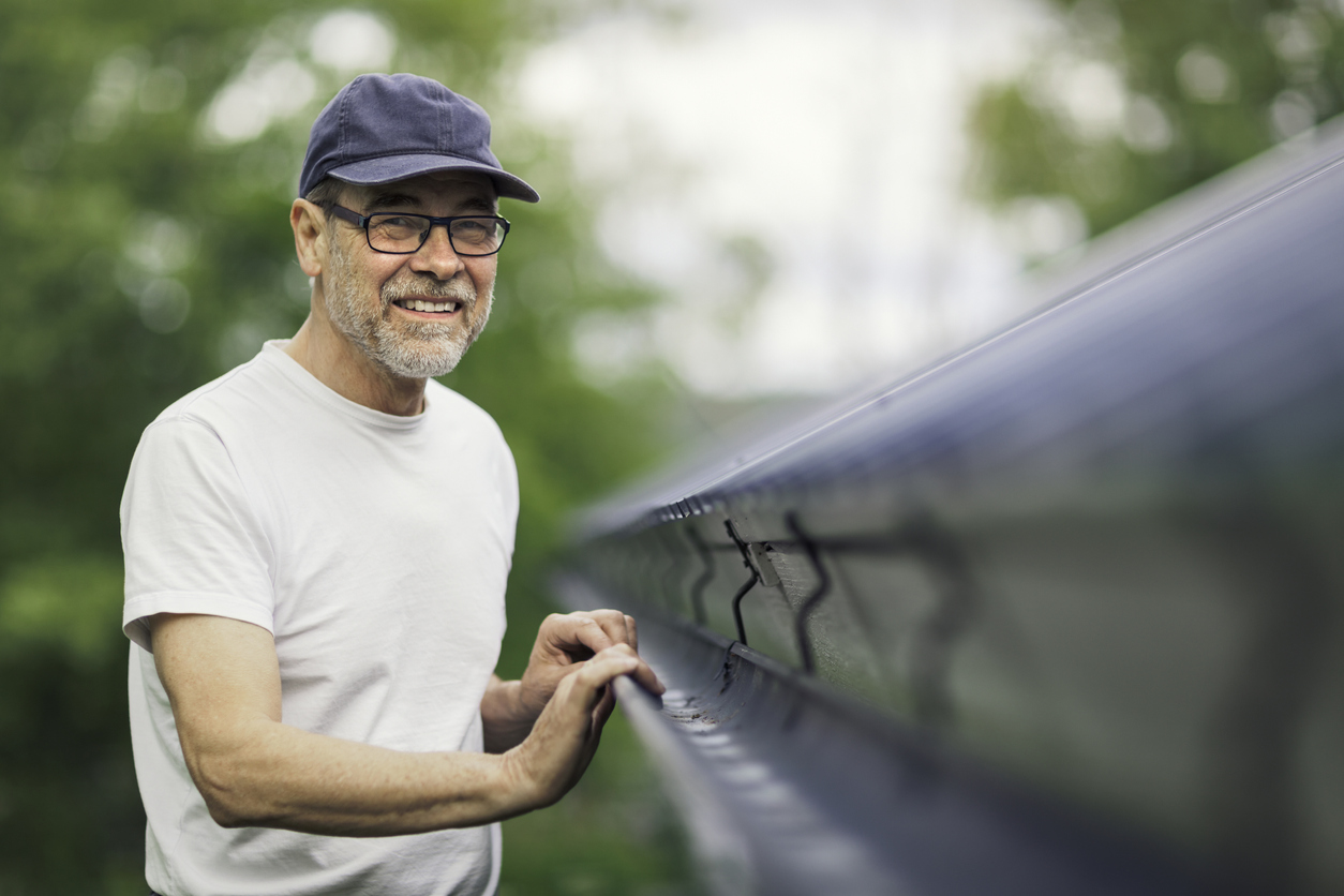 How to Clean Your Eavestrough